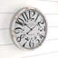 Horloge murale en bois blanc