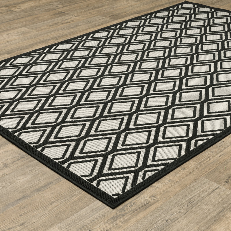Musgrove Geometric Indoor / Outdoor Rug, Rectangle 6'7" x 9'2"