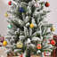 Arbre de Noël artificiel mince enneigé 6 pi avec 394 pointes