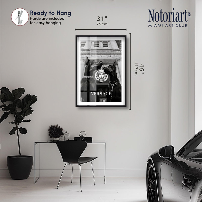 «Canine Vanguard Shadowbox» par Notoriart, H 46 po x l 31 po, Noir