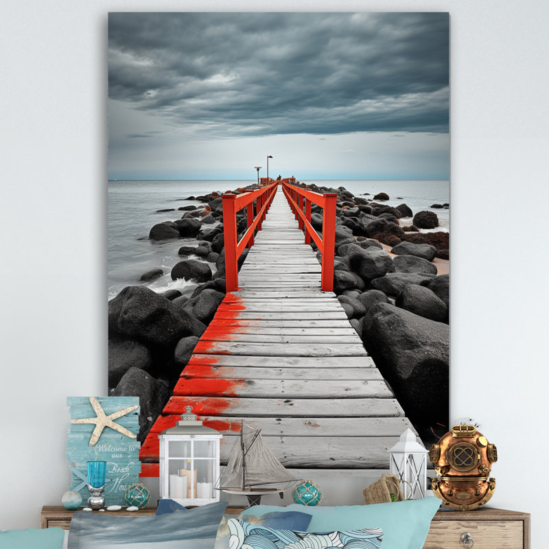 Beach Pier Perspect Black V sur toile, L 12 po x H 20 po, Toile tendue