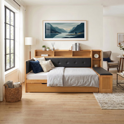 Lit plateforme double en bois avec lit gigogne, tablettes de rangement, banc, station de charge et tête de lit tapissier
