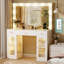 Meuble-lavabo 3 tiroirs blanc avec grand miroir 43 po, bandes lumineuses à DEL et station de charge - Commode à maquillage moderne
