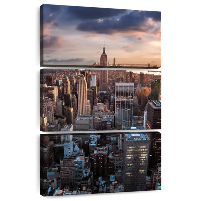 Lilie, vue sur le paysage urbain de New York