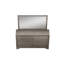 Commode moderne en bois naturel avec poignées dorées et pieds uniques pour le rangement dans la chambre à coucher