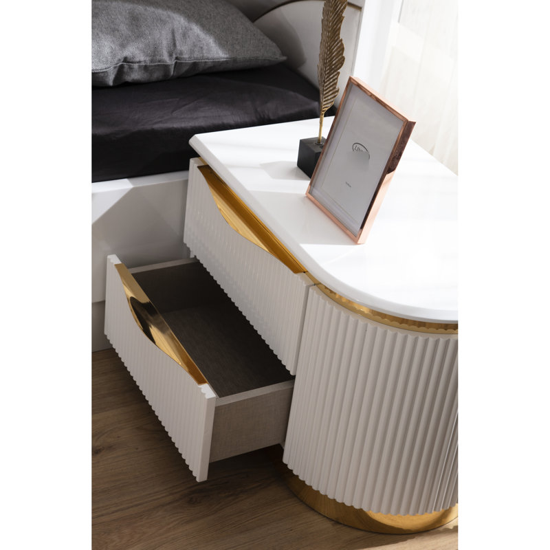 Table de chevet moderne blanche et dorée à 2 tiroirs pour une chambre à coucher luxueuse avec finition à 2 tiroirs