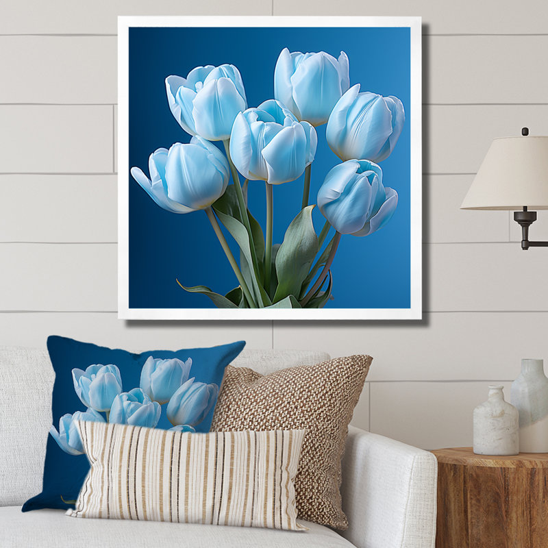 «Azure Blue Tulips Bloom IV» sur toile, H 30 po x l 30 po x P 1 po, Cadre simple blanc