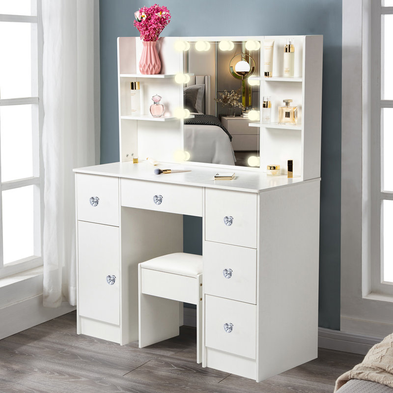 Tyniah Vanity