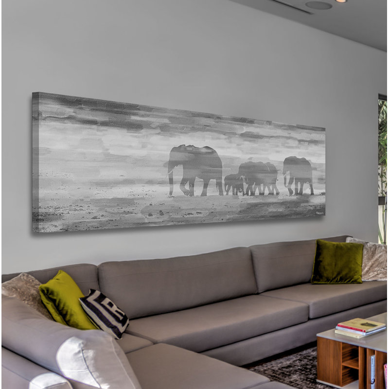 Reproduction d’art sur toile tendue « défilé de défenses », H 15 po x l 45 po x P 1,5 po