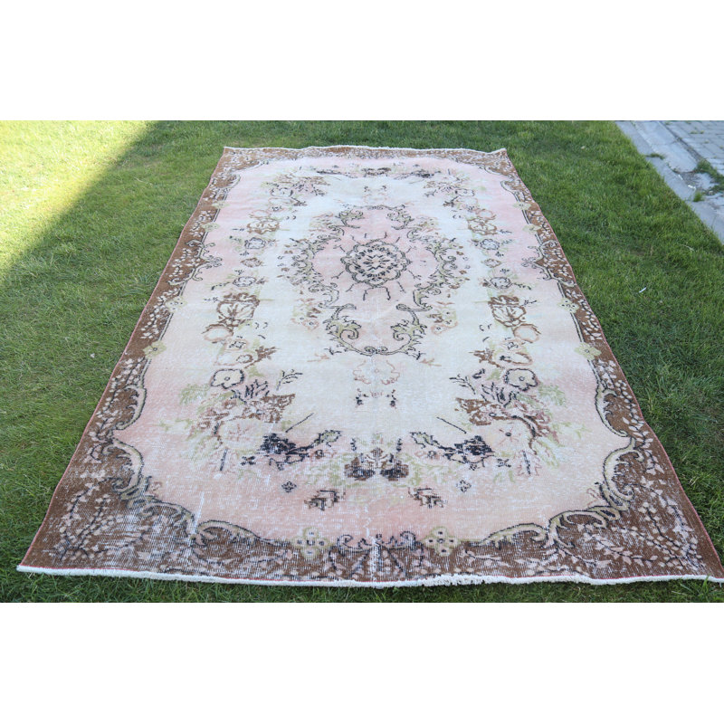 Tapis Oushak antique en laine beige - idéal pour rehausser l'élégance du salon