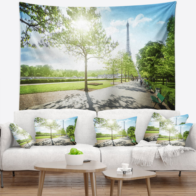 Paysage, Tour Eiffel à la tapisserie du matin ensoleillé, H 32 po x l 39 po