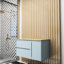 Lavabo mural pour salle de bain W3151s00011, conception cannelée avec tiroir double et porte simple, bois massif pour espaces compacts, aspect naturel bleu, meuble-lavabo en céramique Essentials