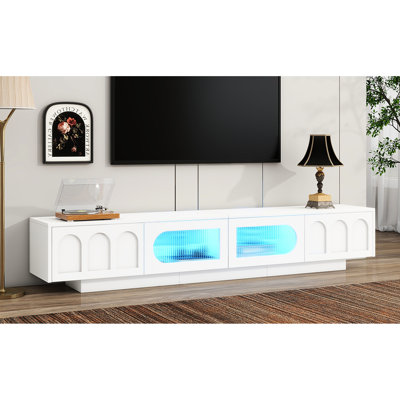 Meuble télé blanc pour les grandes téléviseurs de 95 po ou moins, avec portes d'armoire arquées et éclairage à DEL intelligent, console média fonctionnelle pour téléviseurs de 95 po, bande, salon spacieux