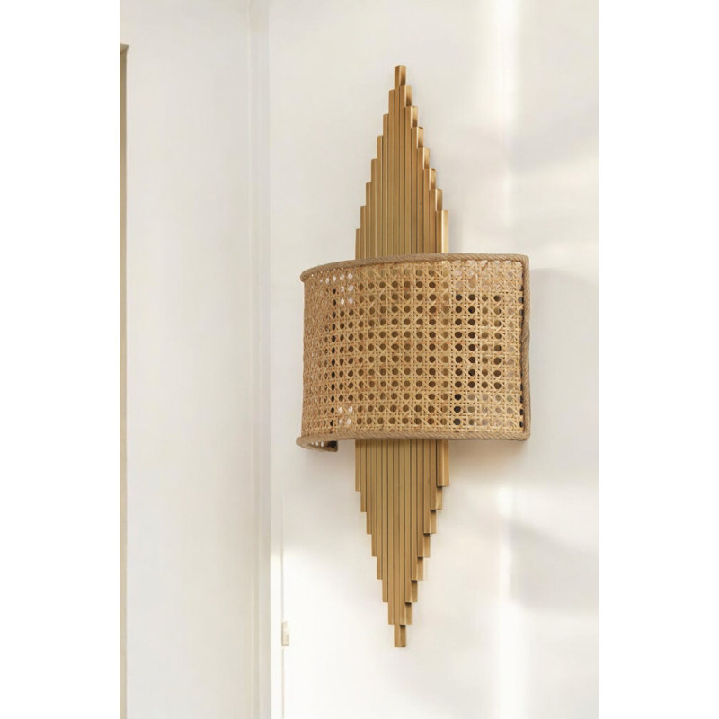 Amaar LED Wallchiere