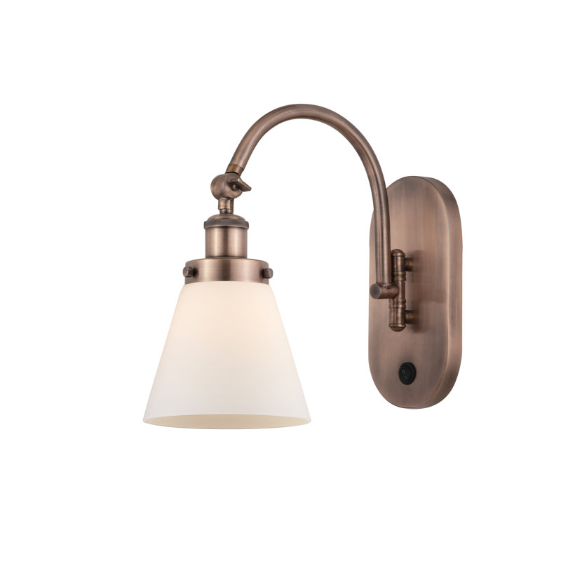 Applique murale 1 lumière 6 "avec bras pivotant 6" Shauna Cone, Blanc mat, Incandescente, Cuivre antique