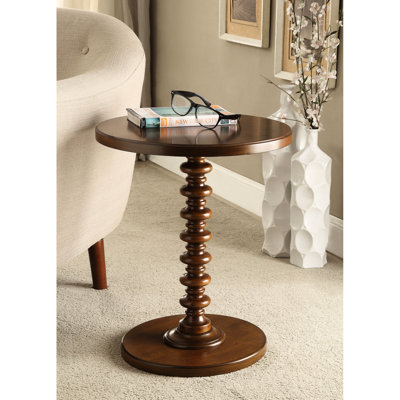 Table d'appoint piédestal à finition noyer, plateau et base ronds, piédestal carré de 17 po, placage