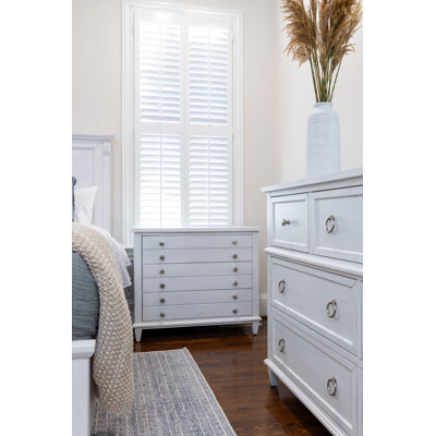 Commode anglaise à 3 tiroirs Point Breeze - blanc frais avec finition glacis gris doux