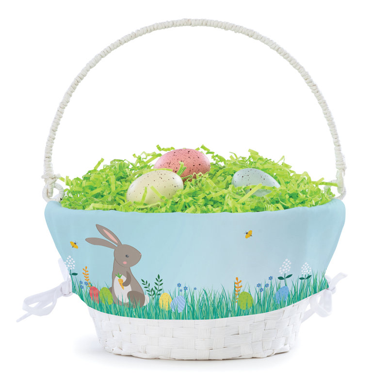Panier de Pâques Boy Bunny Meadow doublé avec nom personnalisé imprimé en lettres bleues sur panier tressé blanc avec poignée pliante