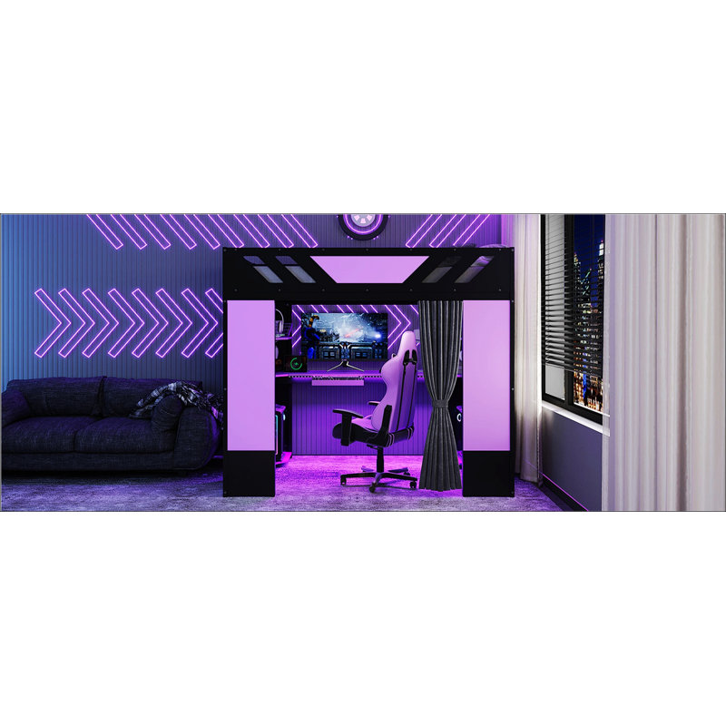 Lit mezzanine en bois pleine grandeur avec tablettes, rideaux occultants et lumières RVB pour plus d'intimité et de fonctionnalité
