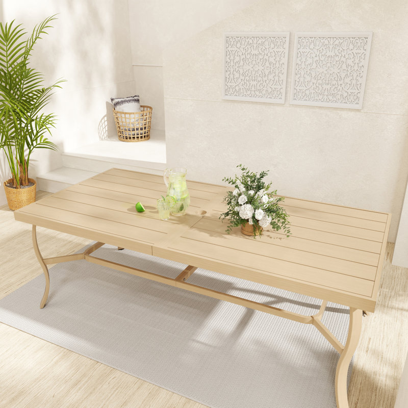 Table de salle à manger d'extérieur en aluminium avec trou pour parasol Colby, Beige, H 28,7 po x L 84,1 po x l 39,8 po