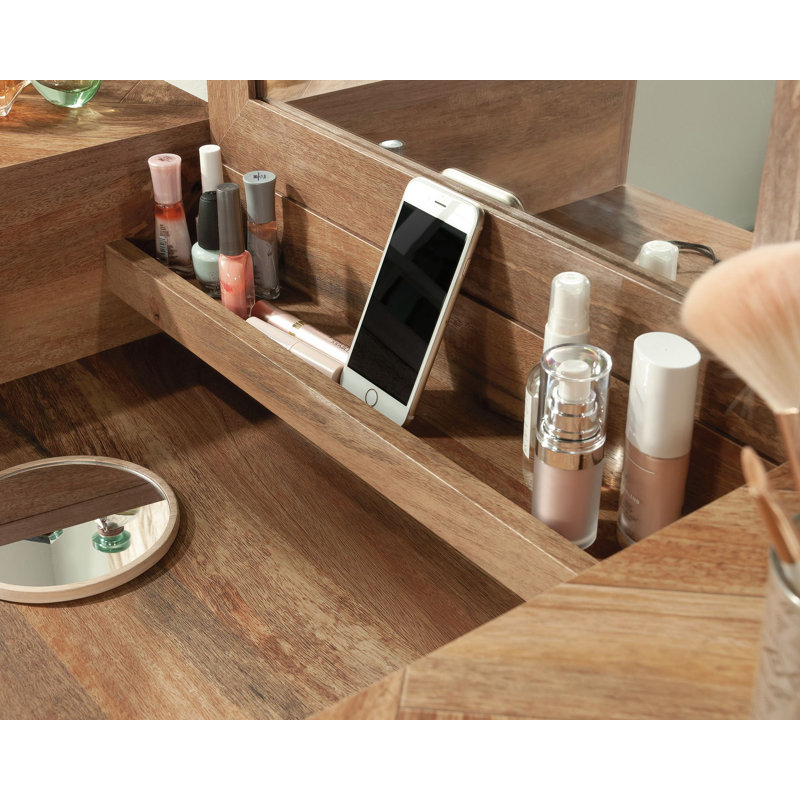 Jisaiah Vanity