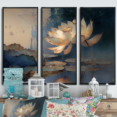 «White Vintage Lotus at Dawn», reproduction sur toile 3 pièces