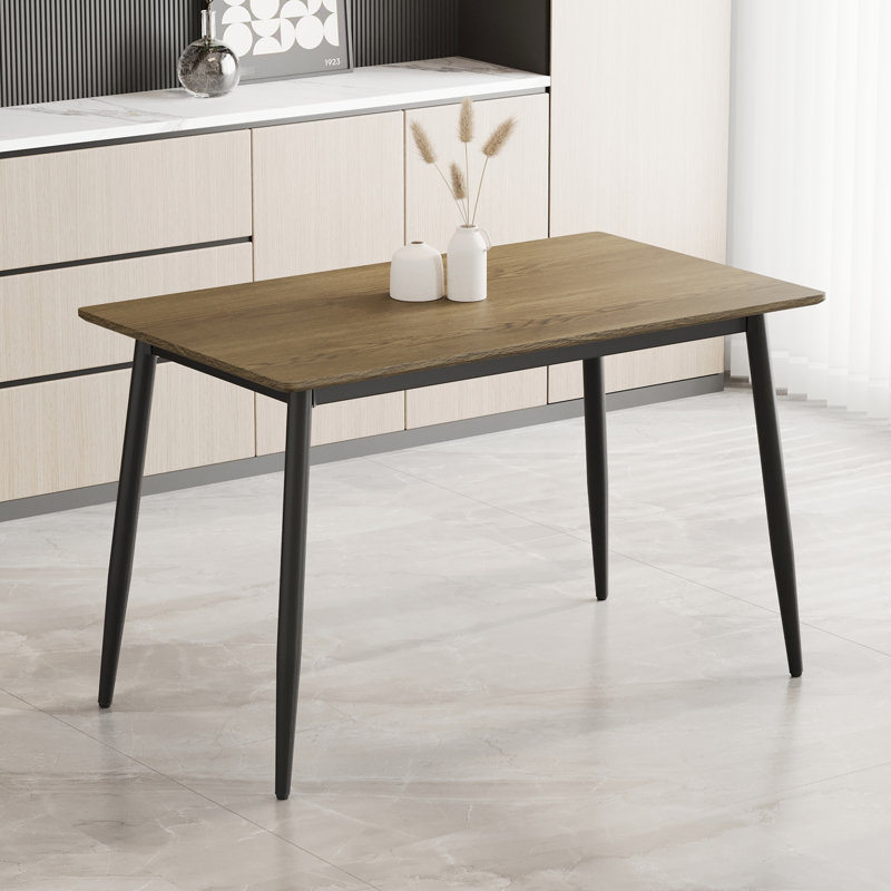 Salle à manger élégante avec 4 sièges moelleux et pieds en métal noir, polyvalente pour différents espaces, minimaliste moderne facile à nettoyer, salle à manger de cuisine, chaises confortables en velours doux, convient pour 6 personnes, petite