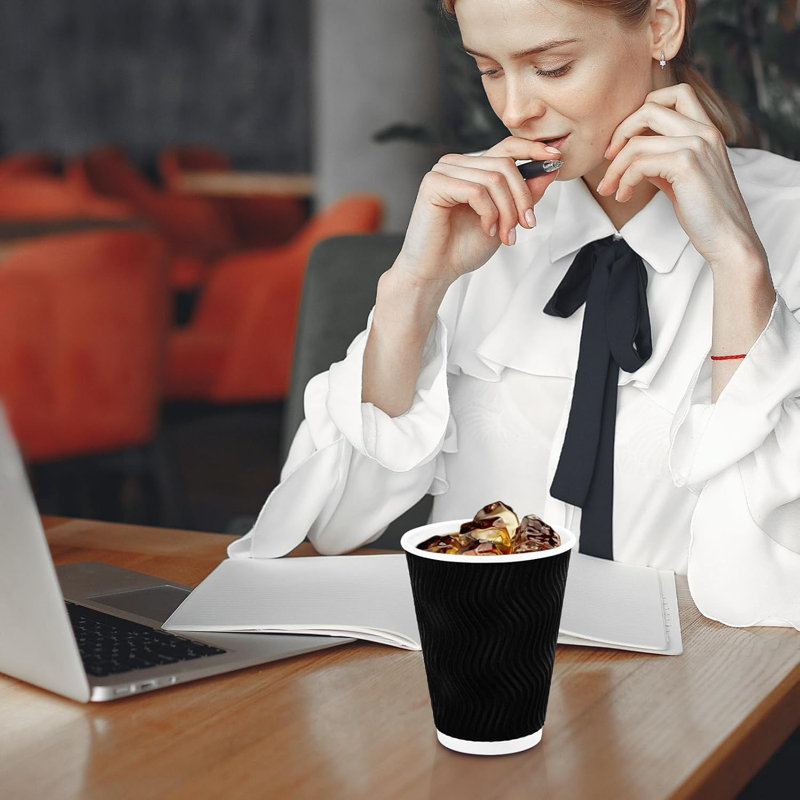 Tasses à café jetables, paquet de 100 tasses à café en papier de 100 oz pour boissons chaudes ou froides, gobelet ondulé à paroi ondulée (noir)