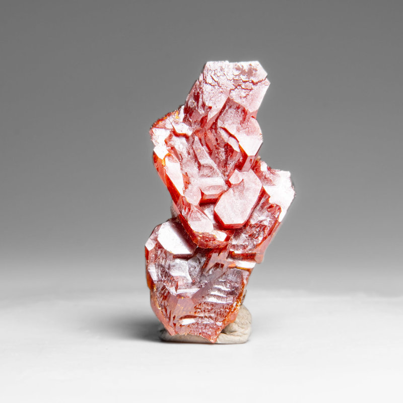 Grappe de vanadinite (croissance en trémie parallèle) du Maroc (32,4 grammes)