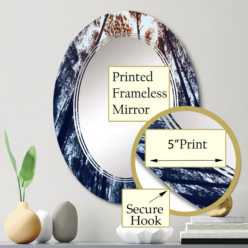 Hauts arbres centenaires dans la forêt de pins - Miroir mural traditionnel, 30 po x 20 po