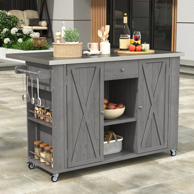 Îlot de cuisine extérieur en bois de sapin avec plateau en acier inoxydable, grand espace de rangement, porte-serviettes et porte-épices et ouvre-bouteille, îlot de cuisine