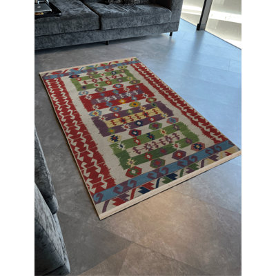 Light-Toned Multi-Coloured Traditional Motif Patterned Fringed Vintage Decorative Rug