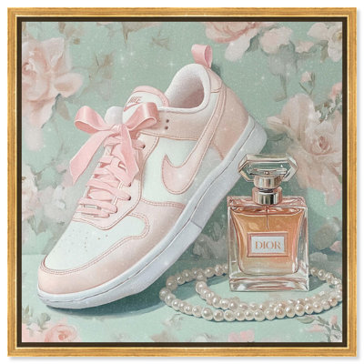 «Petite and Cute Sneaker», impressions sur toile par Art Remedy