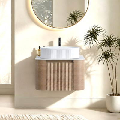 Meuble-lavabo de 24 po avec lavabo, armoire murale en chêne miel avec porte-serviettes gratuit, conception simple de lavabo en céramique rayée ovale, sans bonde ni robinet, pré-assemblé