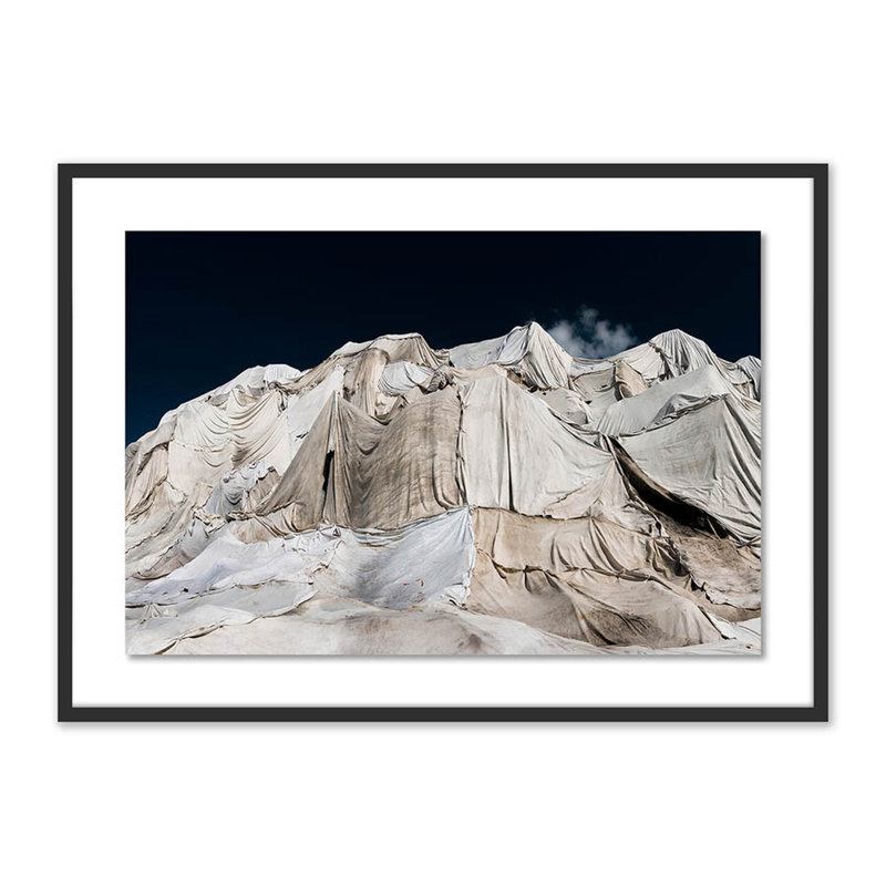«Derrière le voile froid II» par Michael Schauer - reproduction de photo, Noir, H 29 po x l 40 po x P 2,5 po