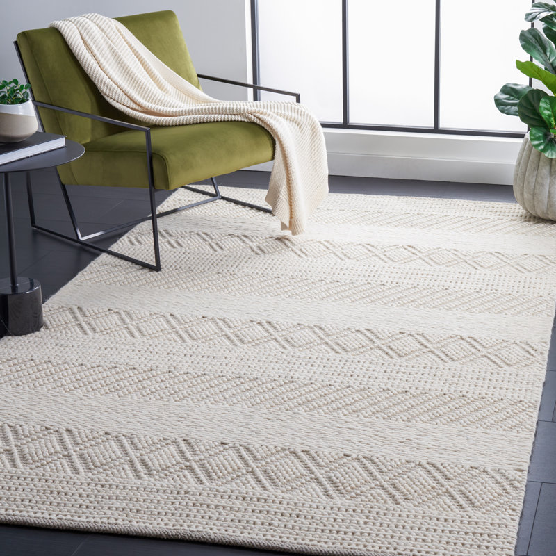 Natura Hand Woven Wool Solid Color Rug, Rectangle 5' x 8'