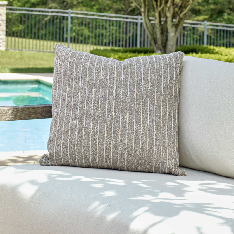 Coussin extérieur Uttermost Involve