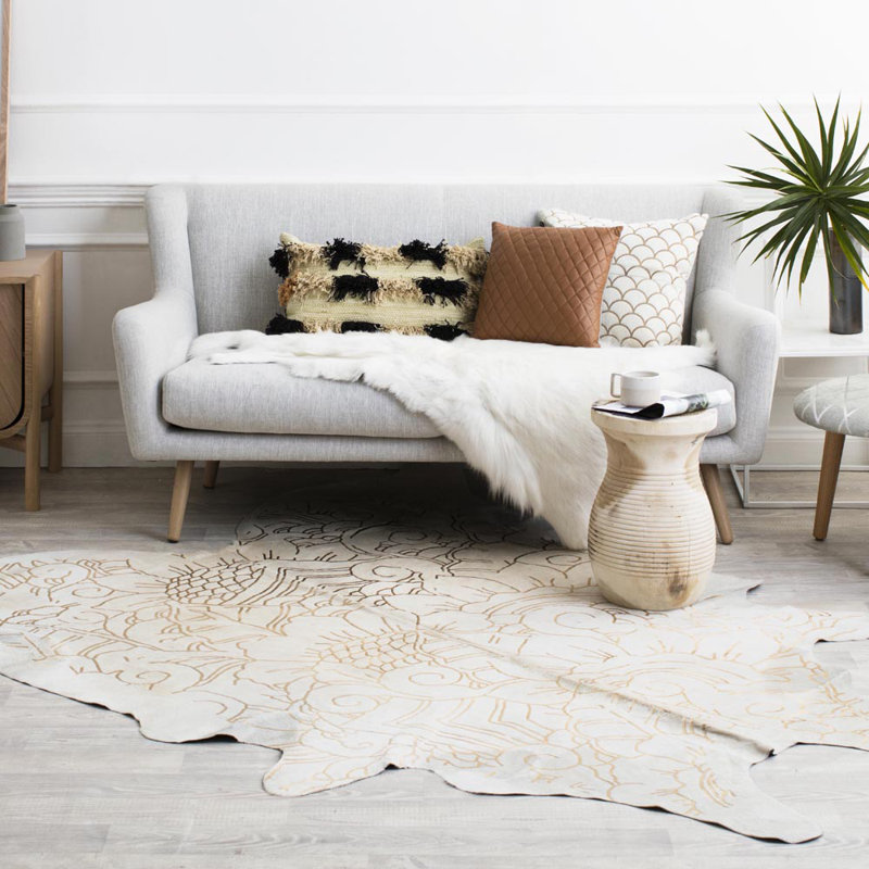 Isola Hide Cowhide Oriental Area Rug in Gold/Caramel, Novelty 6' x 7' , Beige