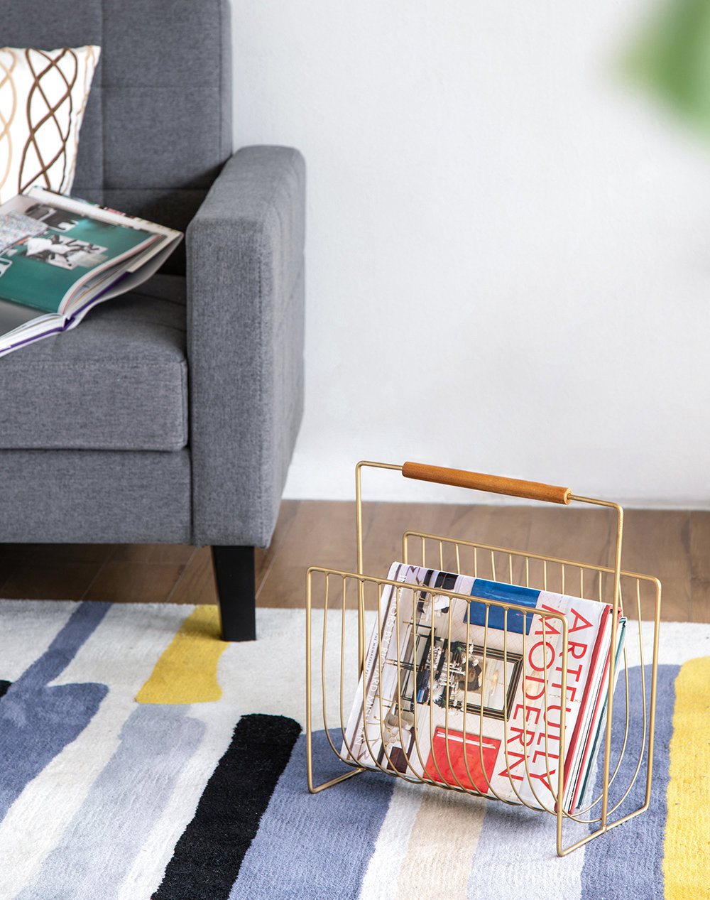 Aldo Metal Magazine Rack