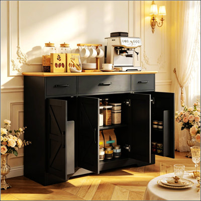 Buffet 47 po Farmhouse avec charnières à fermeture en douceur, 3 tiroirs, tablettes réglables et étagères à épices pour un rangement élégant