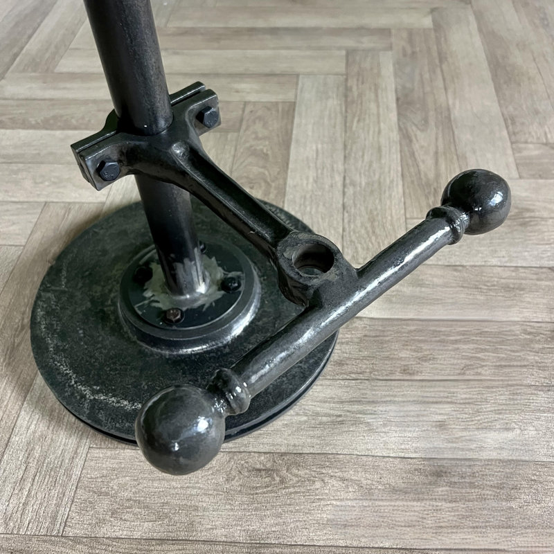 Karmen Yes Bar Stool