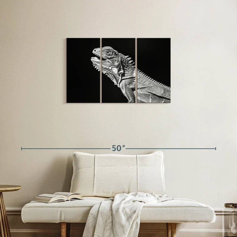 Monochrome Iguana, 20" H x 33" W
