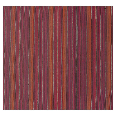 Tapis décoratif turc Kilim tissé à plat, rayures multicolores, style moderne du milieu du siècle, petit format (198 x 206 cm).