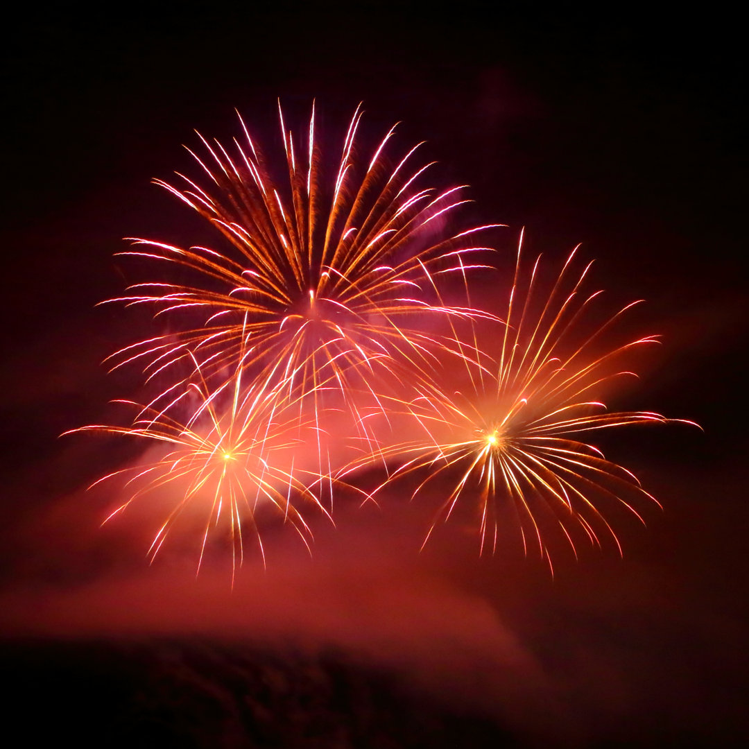 Rotes und oranges Feuerwerk von Gregory_DUBUS - Leinwanddrucke