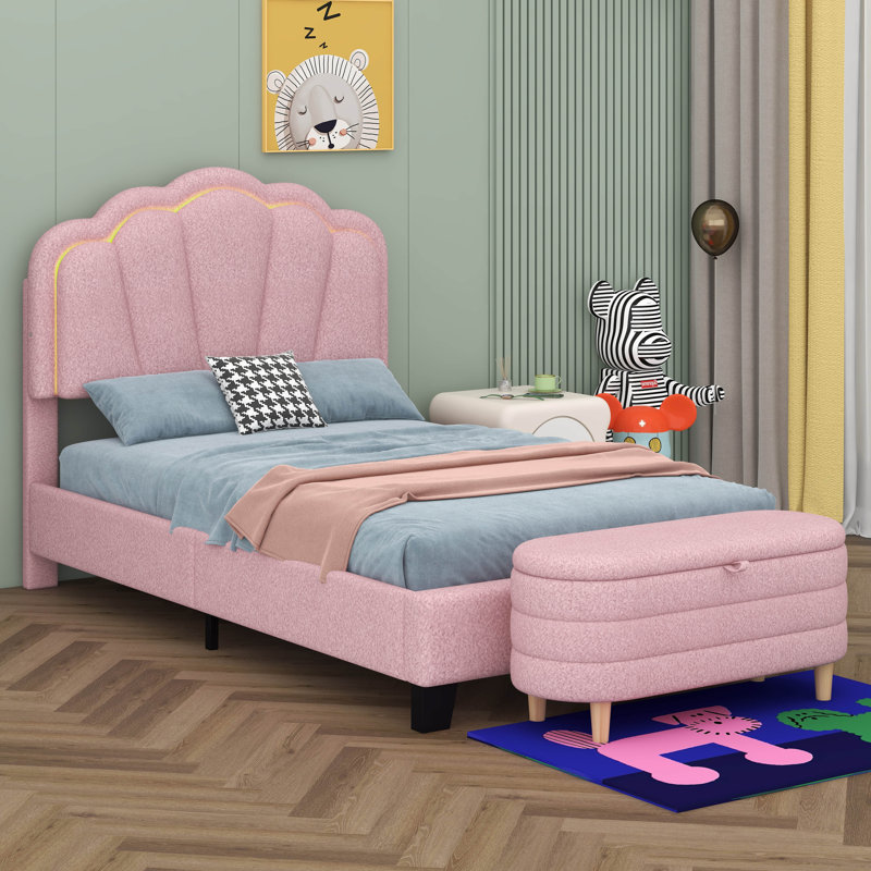 Lit plateforme tapissier en forme de fleur avec repose-pieds Sherpa Witcomb, Simple, Rose