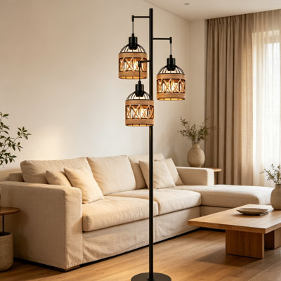 Lampe sur pied en rotin 3 lumières avec support en métal noir industriel - Abat-jour en osier et design bohème - Lampe sur pied en rotin naturel tissé à la main pour le coin du canapé du salon - Lampe haute décalée pour chambre à coucher