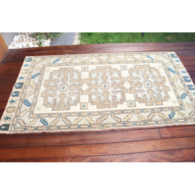 Tapis turc rétro tissé à la main avec un motif géométrique parfait pour ajouter une touche d'élégance à votre décor