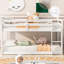 Lit superposé simple au-dessus d'un lit simple avec échelle-1132533826