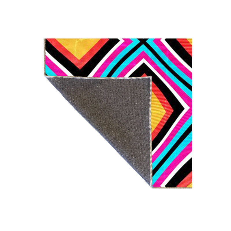 Tapis multicolore à motif géométrique et croix, Tapis de couloir 3 pi 3 po x 6 pi 7 po