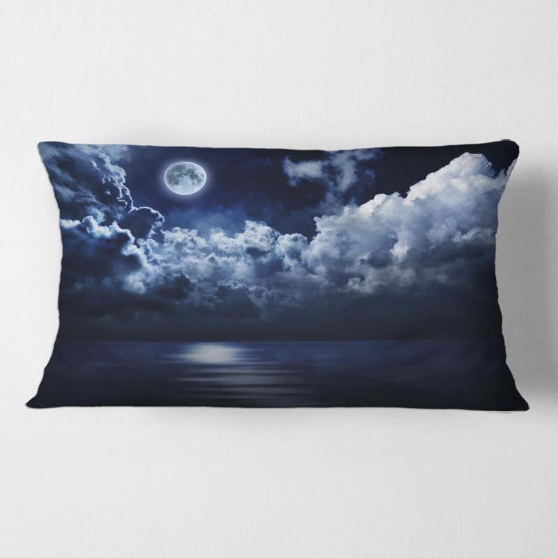 Rectangle, pleine lune dans un ciel nocturne nuageux - Coussin décoratif imprimé moderne